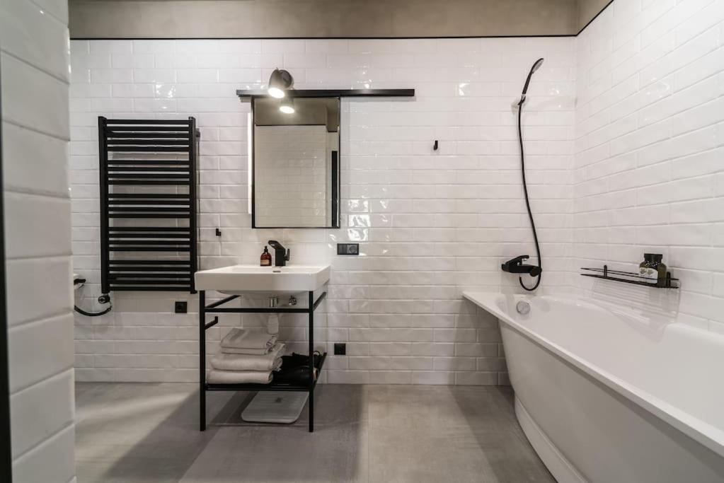 3 Storey Apartment With A Character And A Terrace Riga Exteriör bild