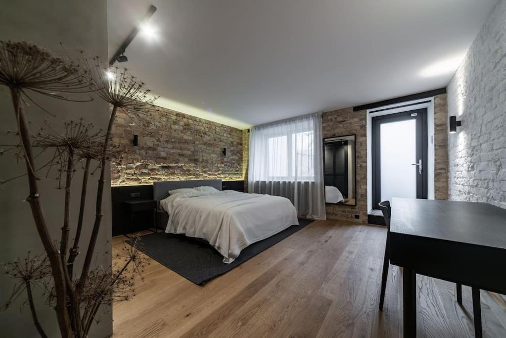3 Storey Apartment With A Character And A Terrace Riga Exteriör bild