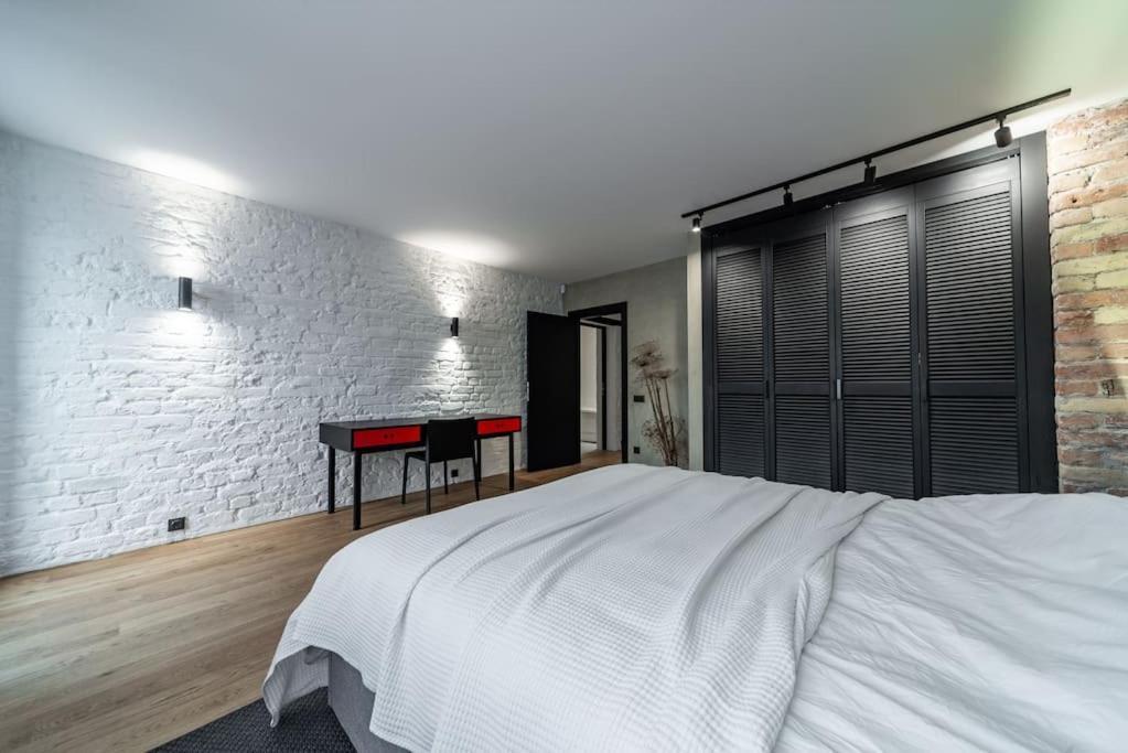 3 Storey Apartment With A Character And A Terrace Riga Exteriör bild