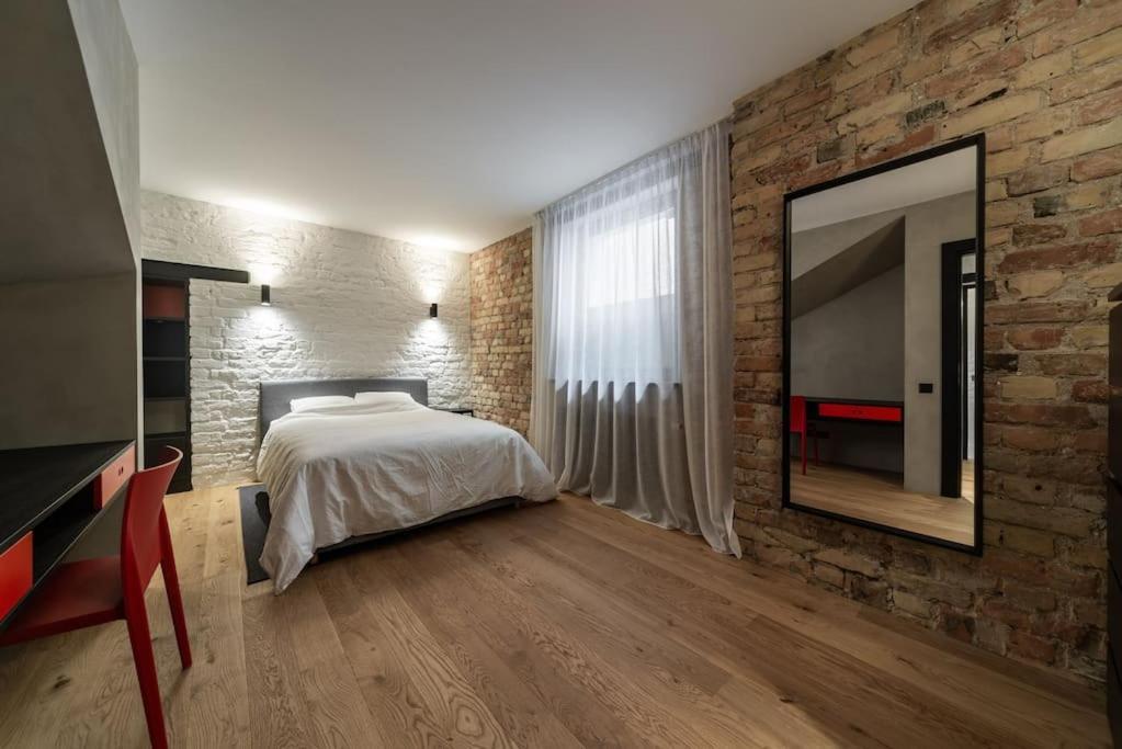 3 Storey Apartment With A Character And A Terrace Riga Exteriör bild