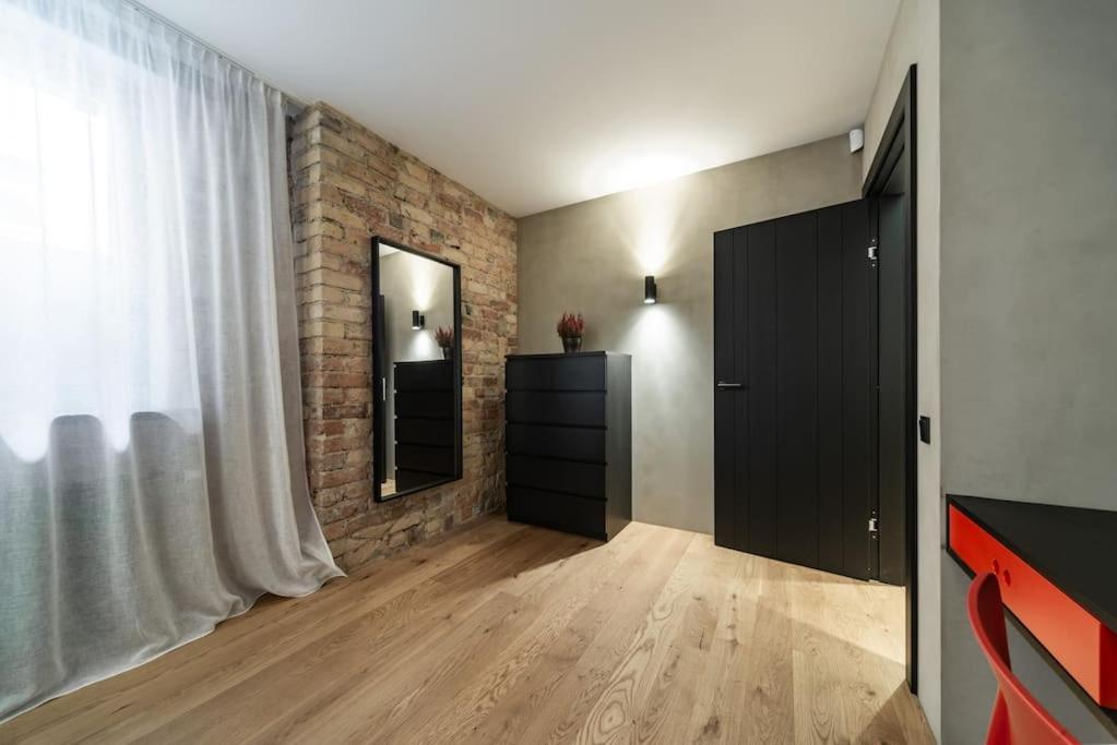 3 Storey Apartment With A Character And A Terrace Riga Exteriör bild