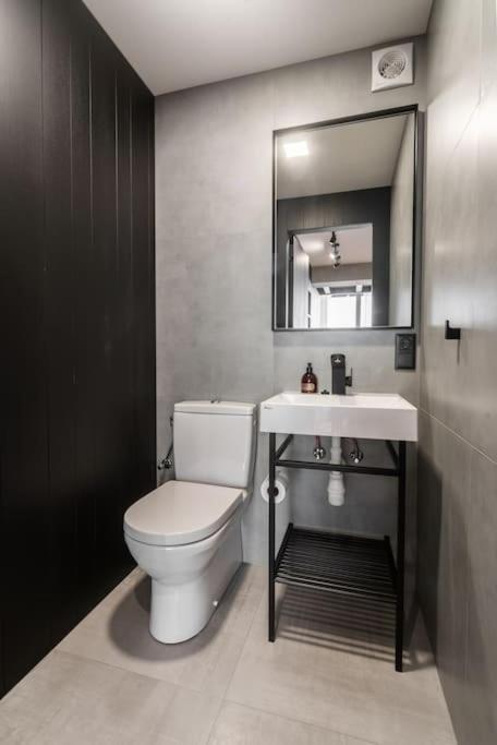 3 Storey Apartment With A Character And A Terrace Riga Exteriör bild